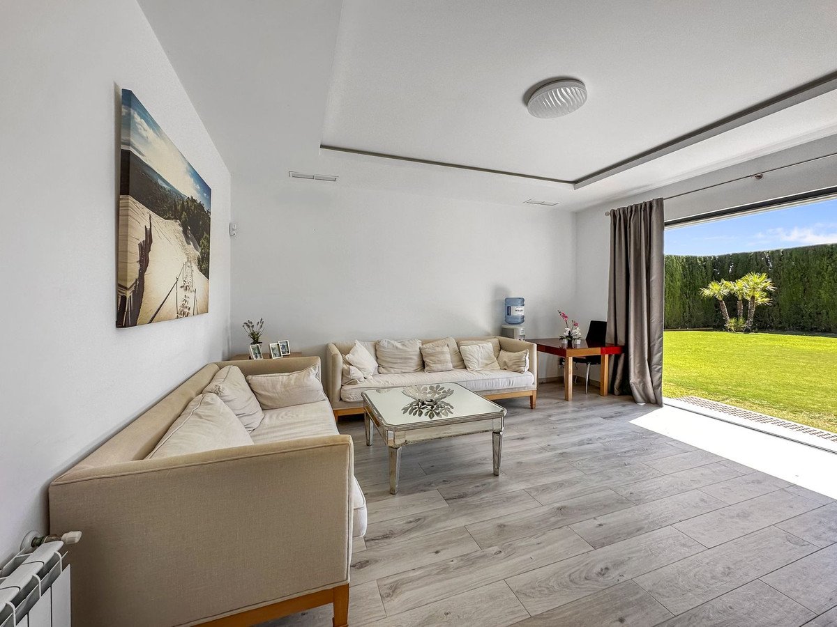 4 Bed Detached Villa in San Martín de Tesorillo