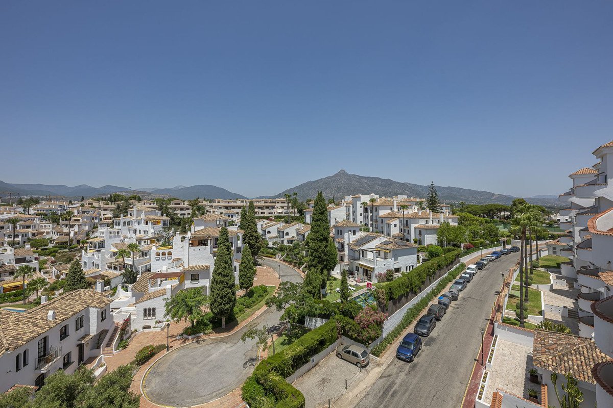 2 Bed Ground Floor Apartment in Puerto Banús