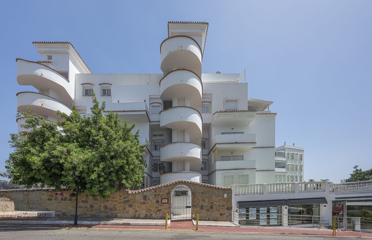 2 Bed Ground Floor Apartment in Puerto Banús