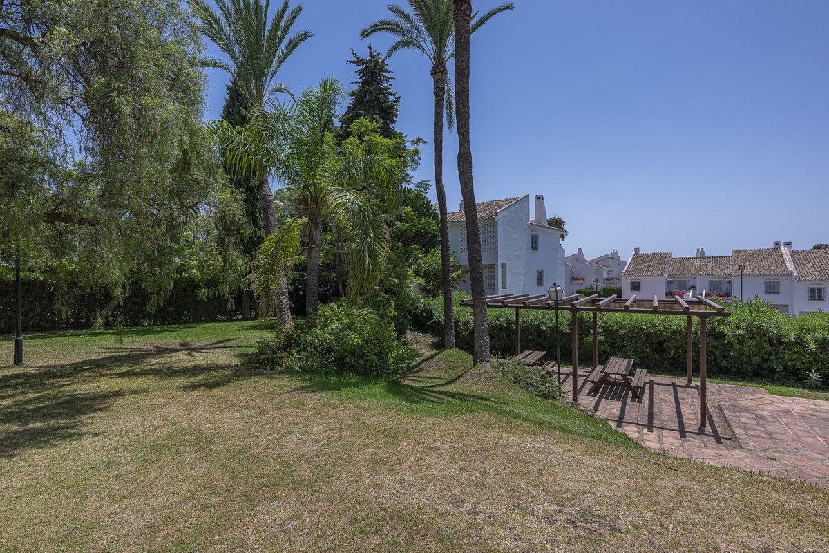 2 Bed Ground Floor Apartment in Puerto Banús