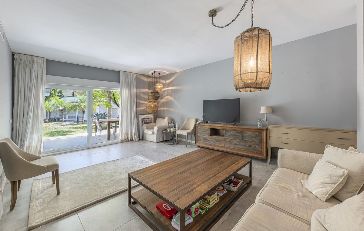 2 Bed Ground Floor Apartment in Puerto Banús