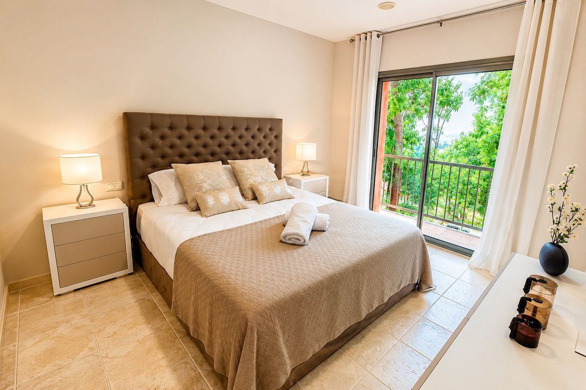 3 Bed Middle Floor Apartment in Los Flamingos