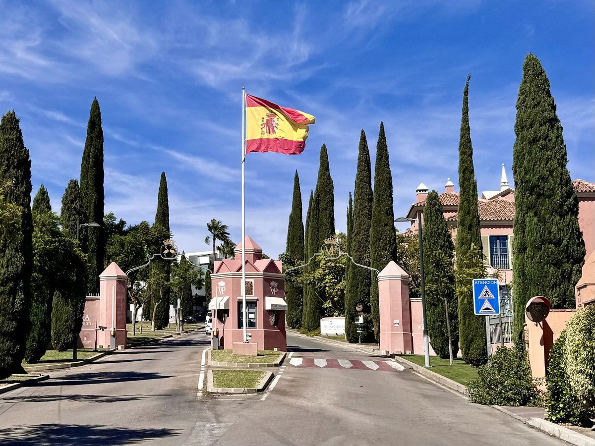 3 Bed Middle Floor Apartment in Los Flamingos