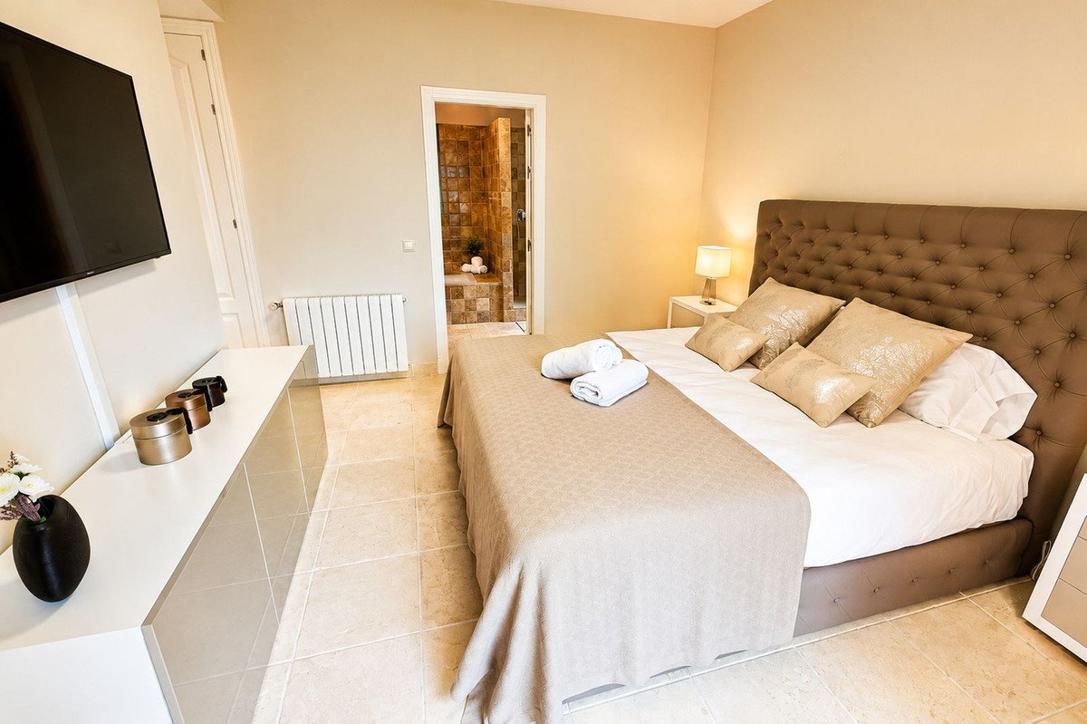 3 Bed Middle Floor Apartment in Los Flamingos