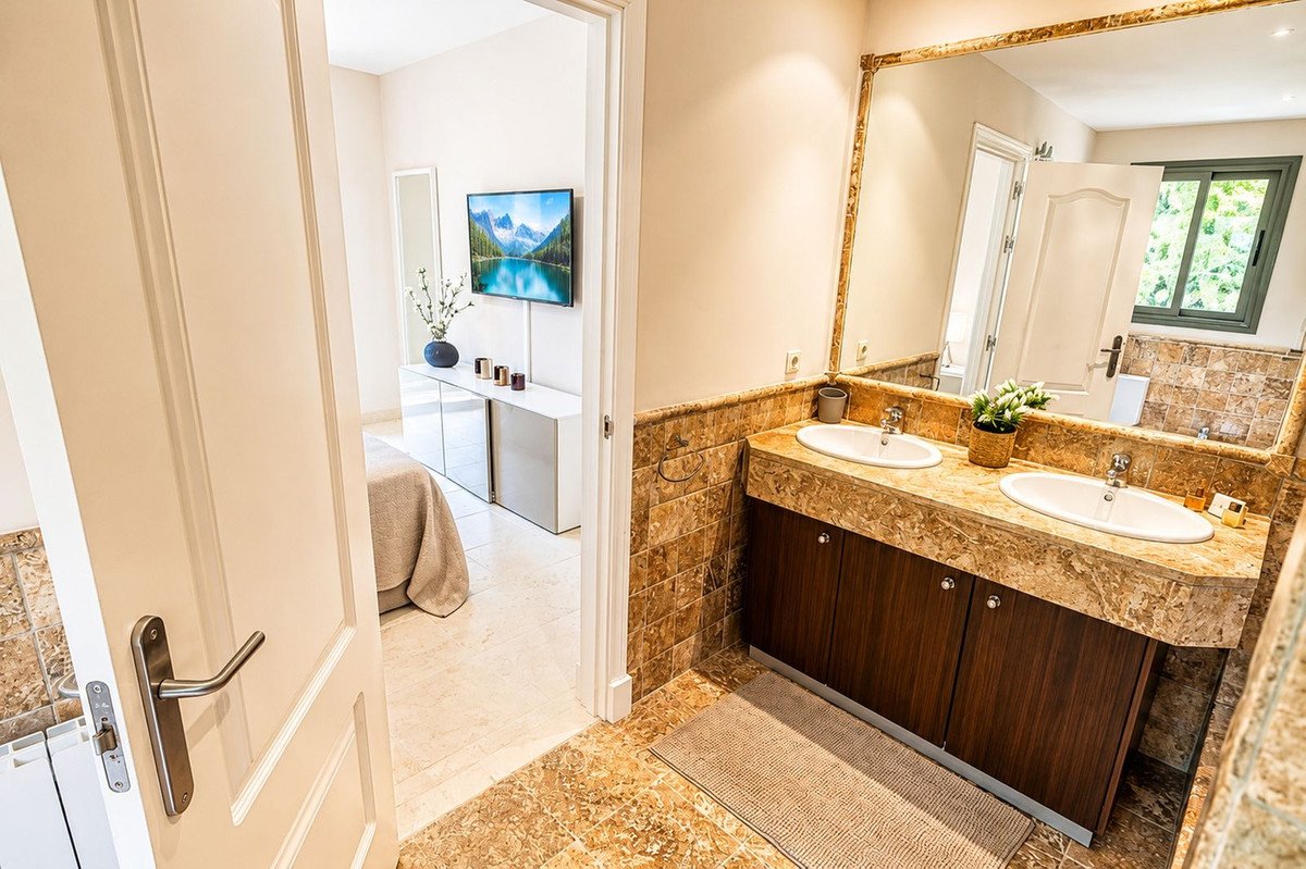 3 Bed Middle Floor Apartment in Los Flamingos