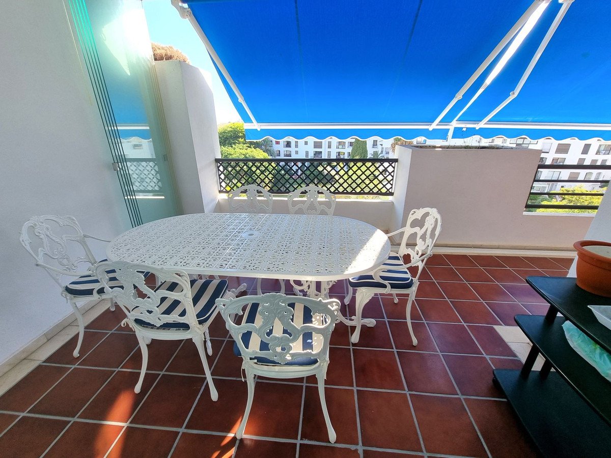 2 Bed Middle Floor Apartment in Puerto Banús