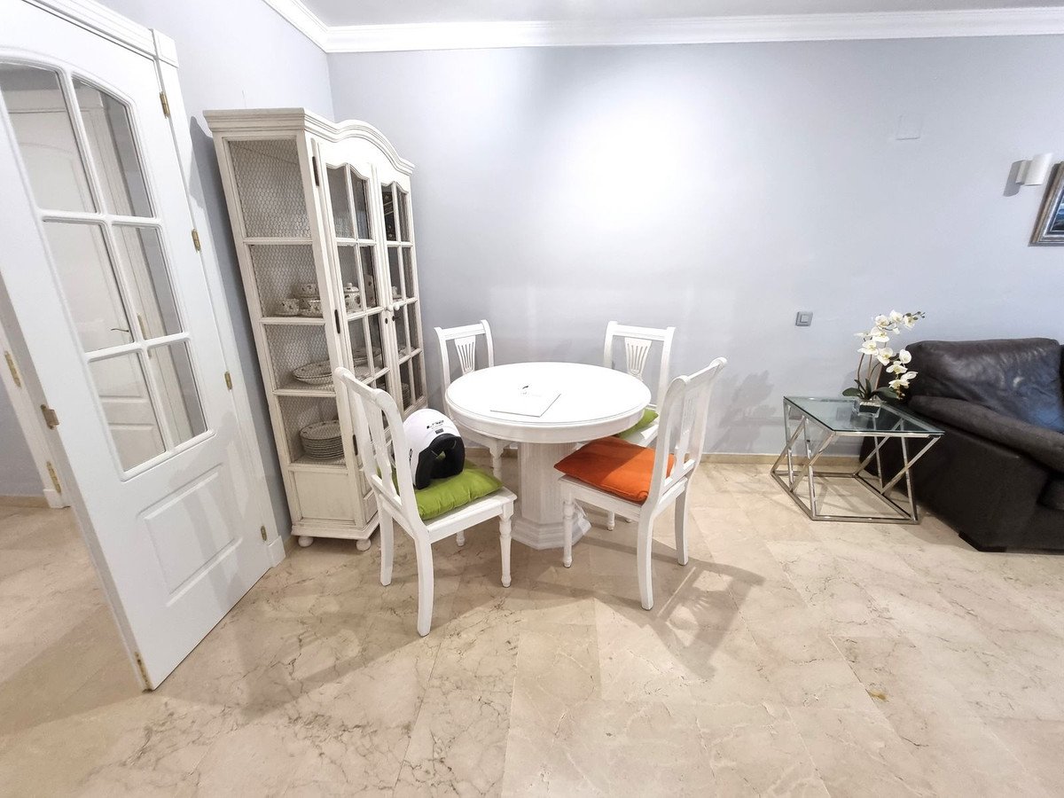 2 Bed Middle Floor Apartment in Puerto Banús