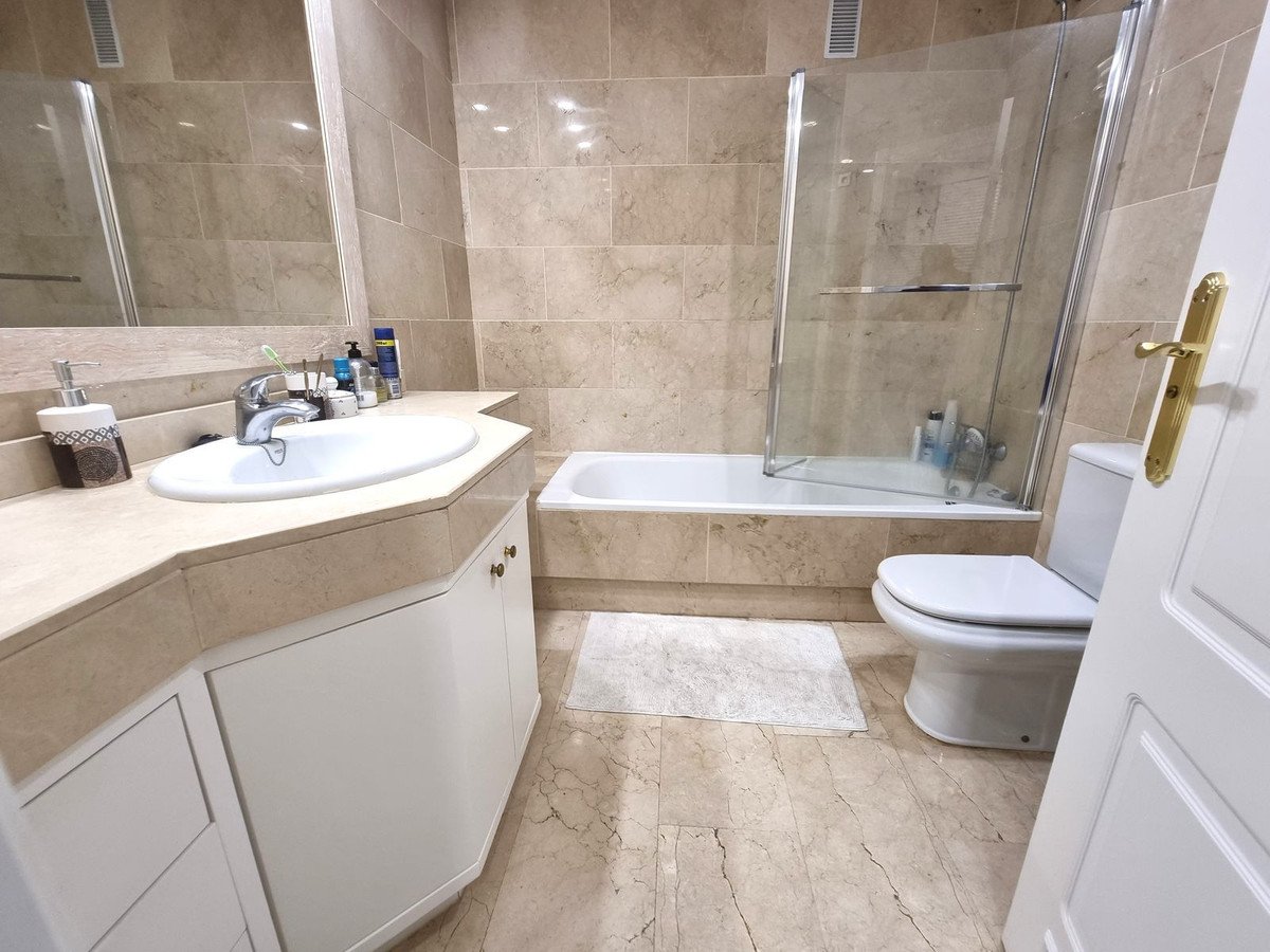 2 Bed Middle Floor Apartment in Puerto Banús
