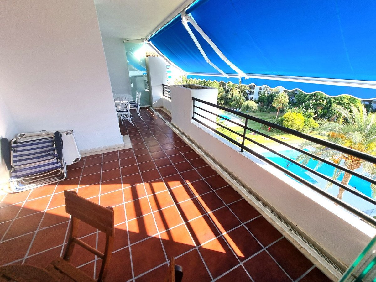 2 Bed Middle Floor Apartment in Puerto Banús