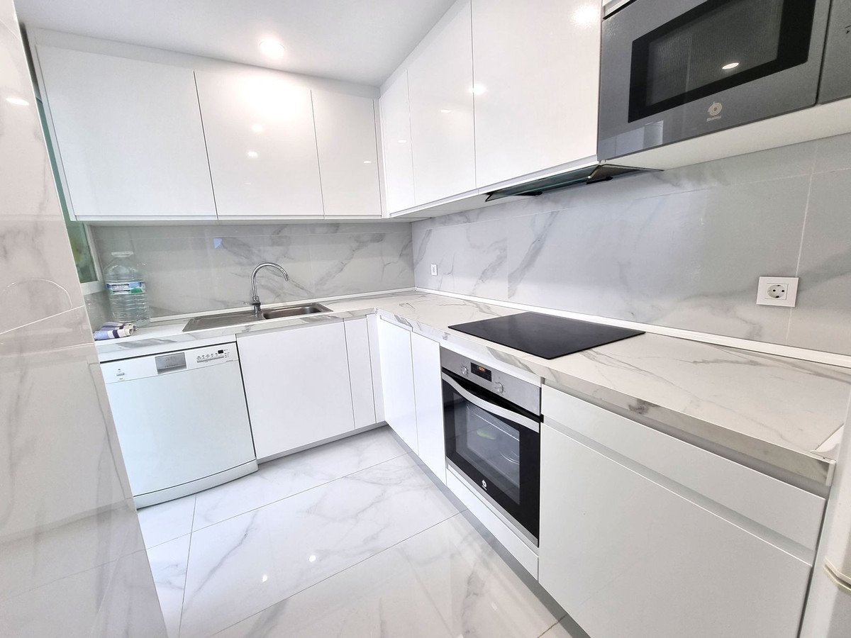 2 Bed Middle Floor Apartment in Puerto Banús