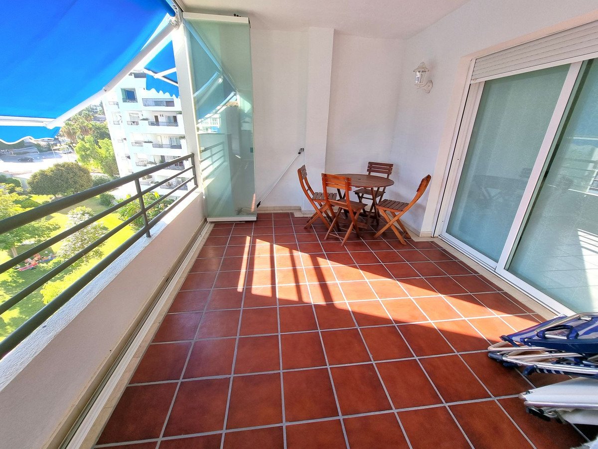2 Bed Middle Floor Apartment in Puerto Banús