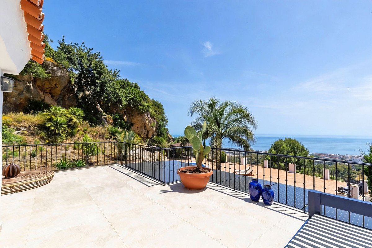 4 Bed Semi-Detached House in Marbella