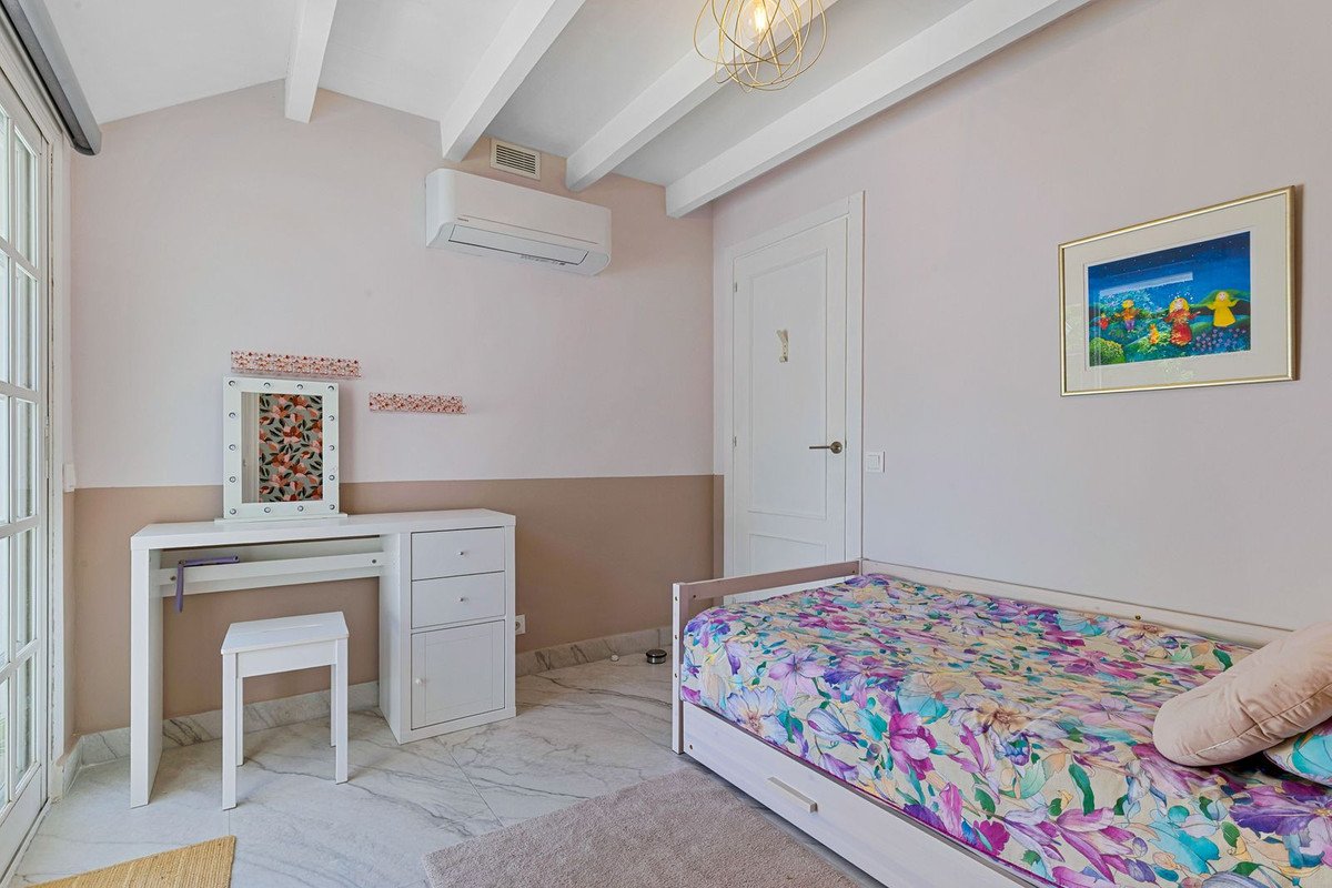 4 Bed Semi-Detached House in Marbella