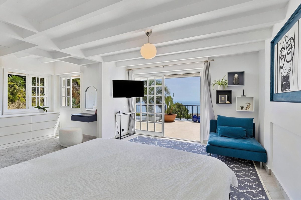 4 Bed Semi-Detached House in Marbella