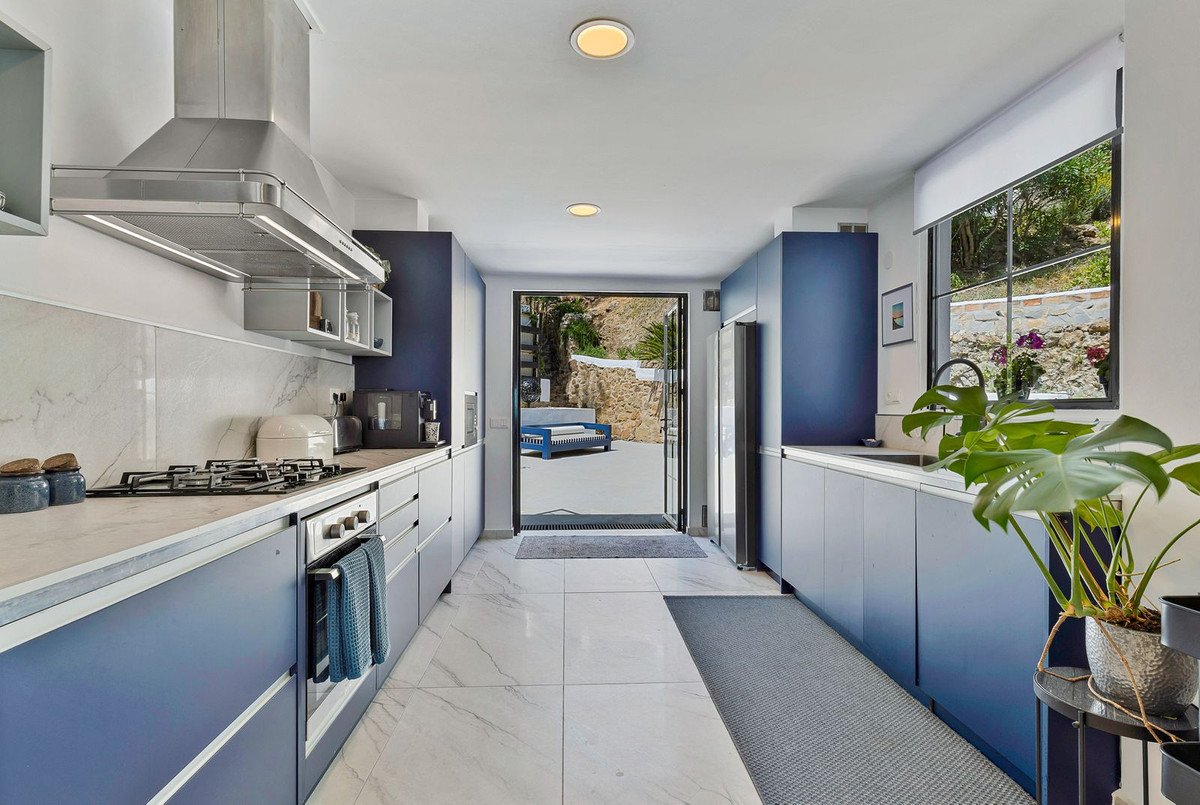 4 Bed Semi-Detached House in Marbella