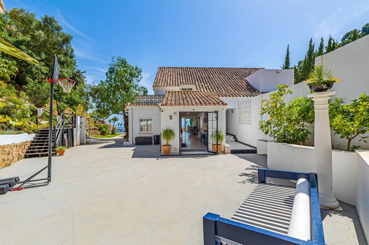 4 Bed Semi-Detached House in Marbella