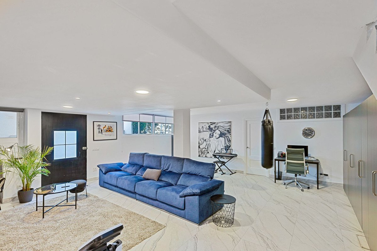 4 Bed Semi-Detached House in Marbella