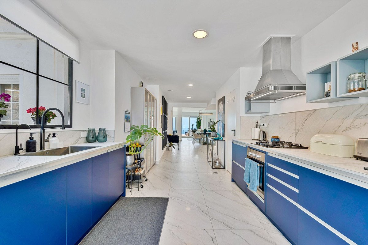 4 Bed Semi-Detached House in Marbella