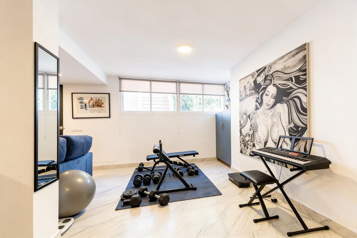 4 Bed Semi-Detached House in Marbella