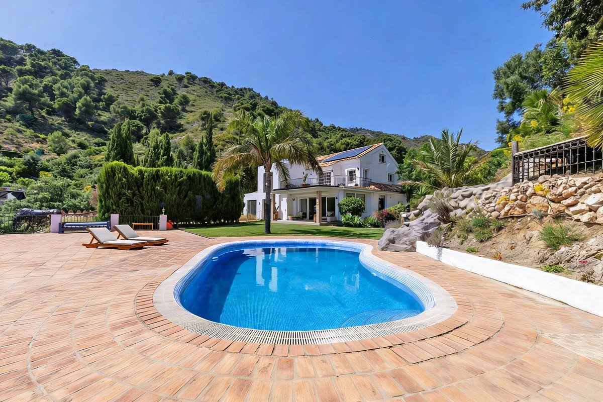 4 Bed Semi-Detached House in Marbella
