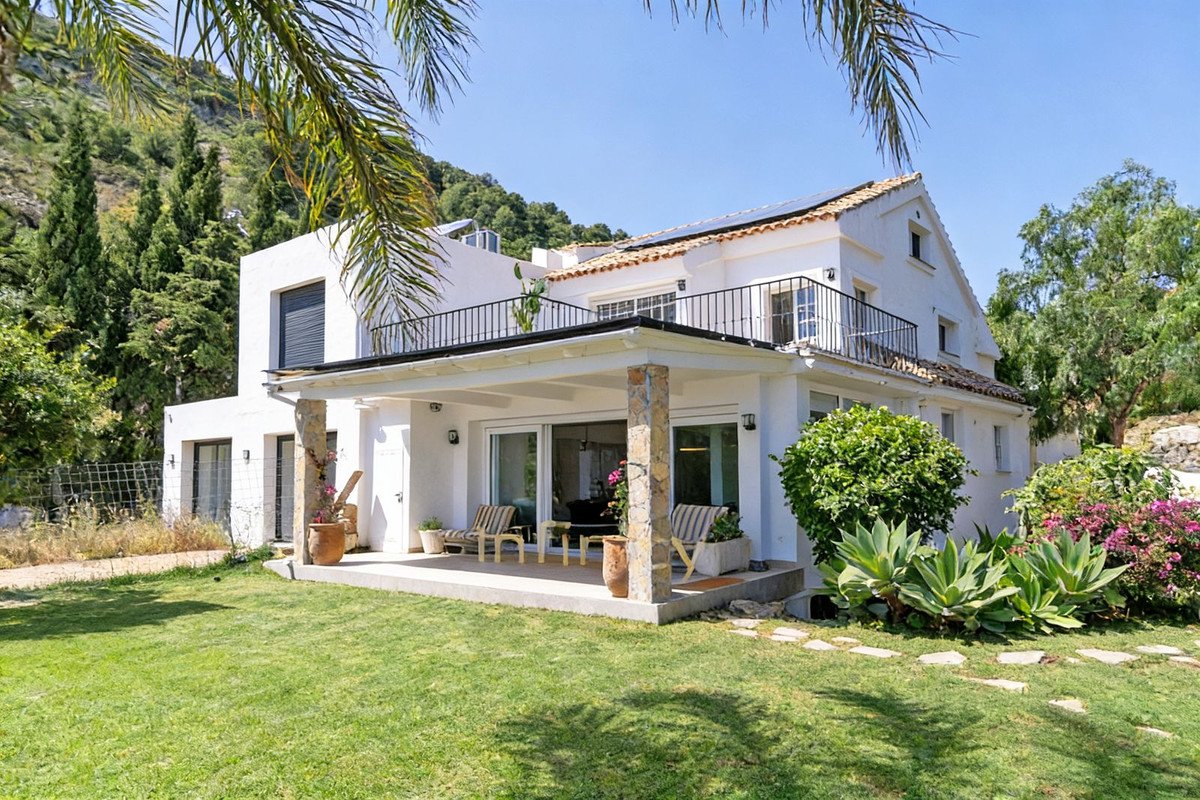4 Bed Semi-Detached House in Marbella