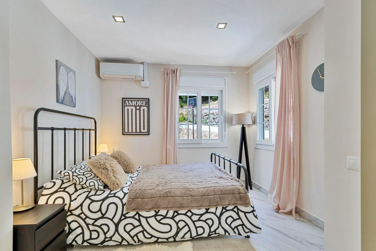 4 Bed Semi-Detached House in Marbella