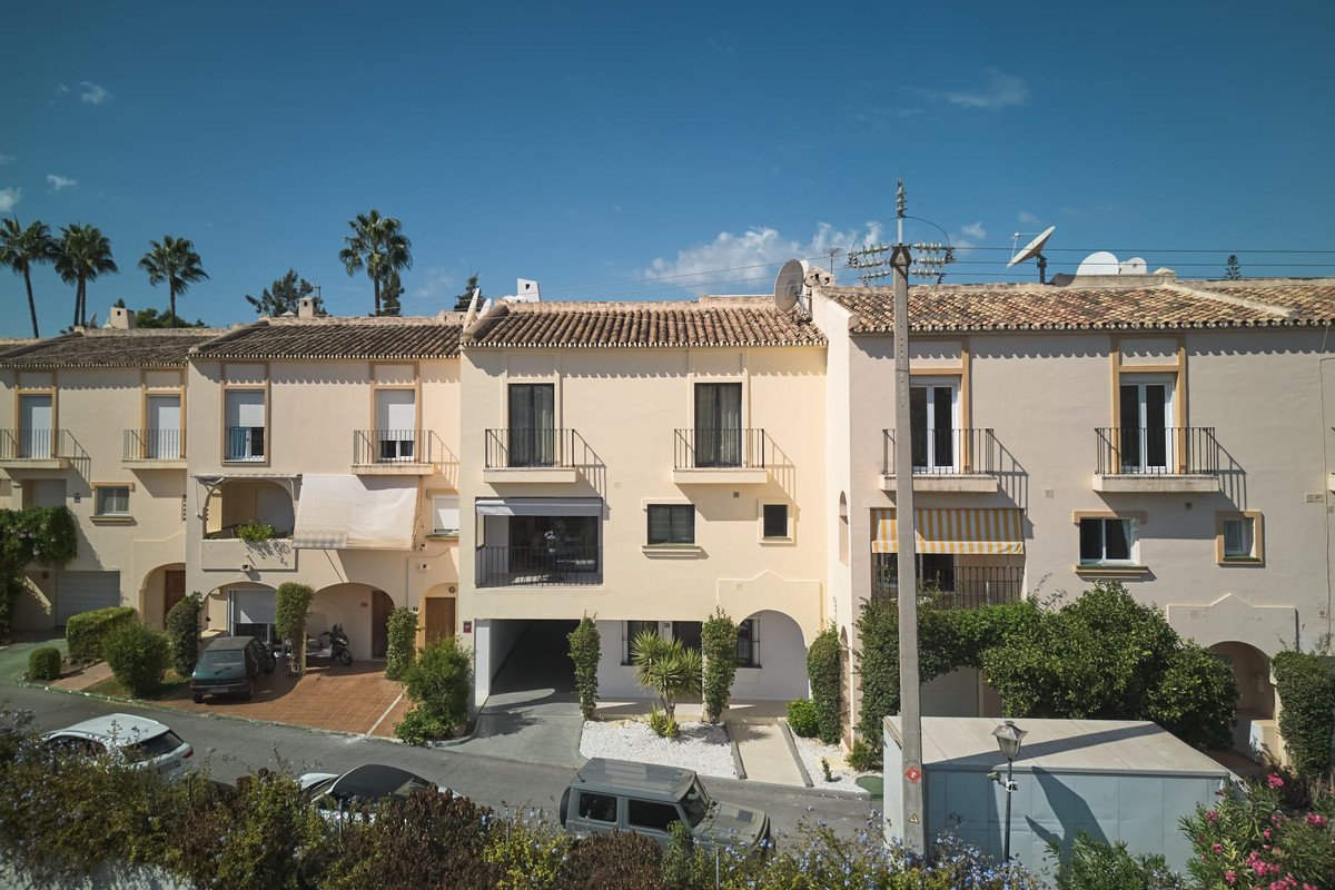 4 Bed Townhouse in Nueva Andalucía