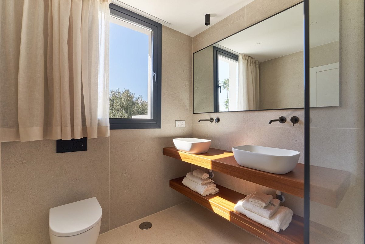 4 Bed Townhouse in Nueva Andalucía