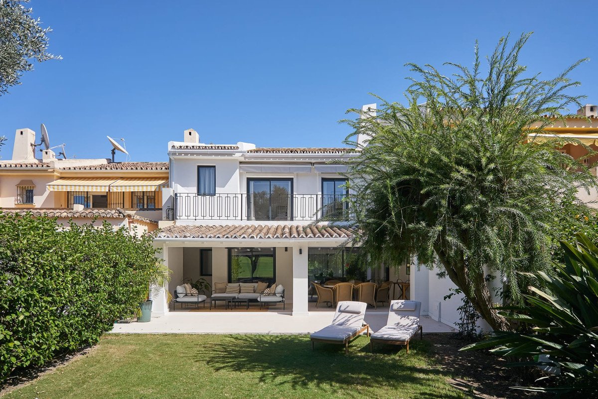 4 Bed Townhouse in Nueva Andalucía