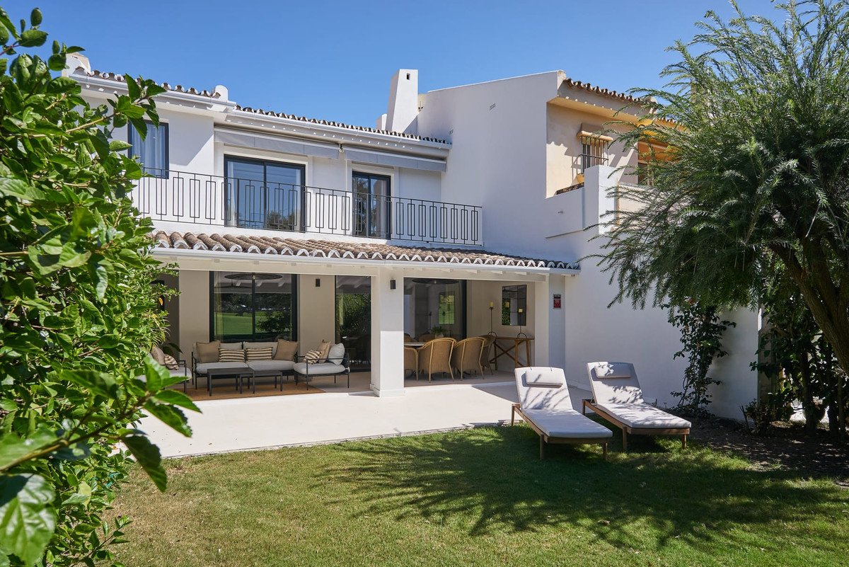 4 Bed Townhouse in Nueva Andalucía