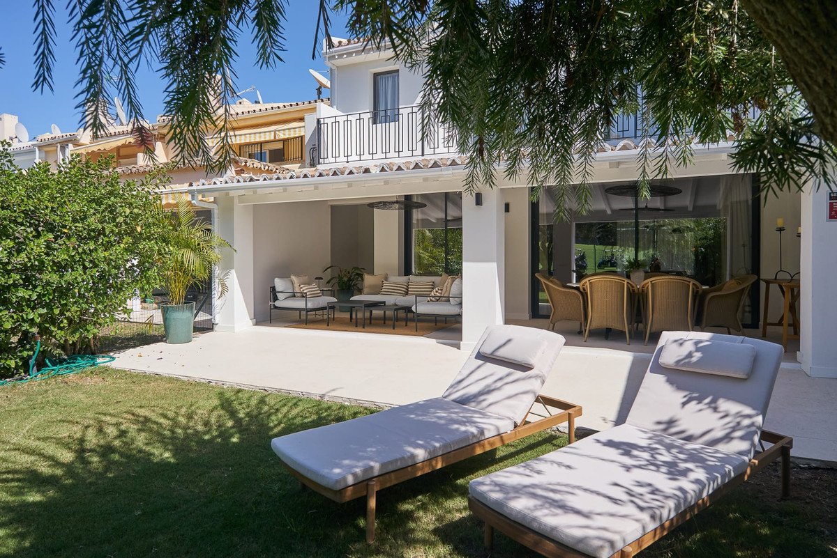 4 Bed Townhouse in Nueva Andalucía