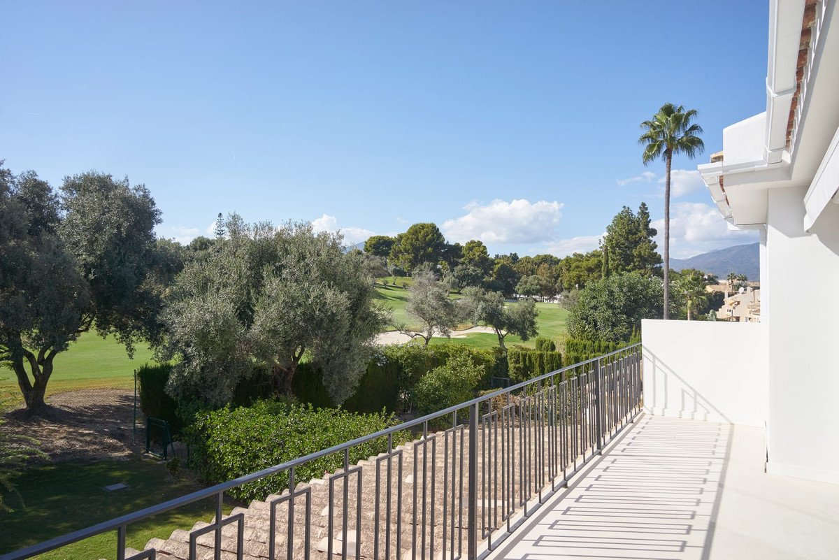 4 Bed Townhouse in Nueva Andalucía