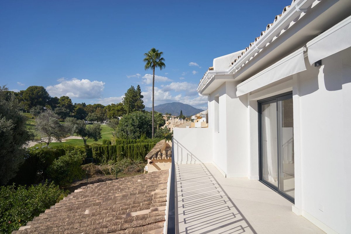 4 Bed Townhouse in Nueva Andalucía