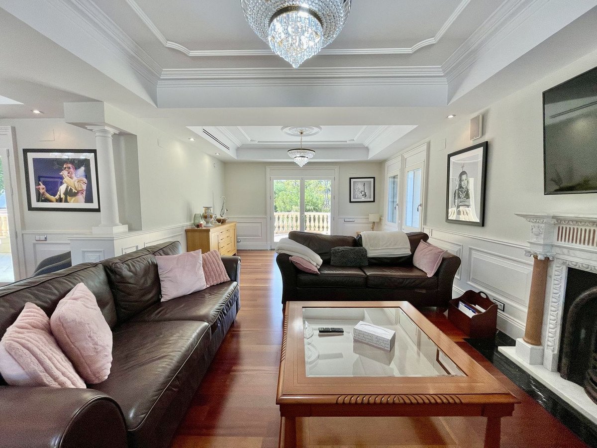 6 Bed Detached Villa in Alicante