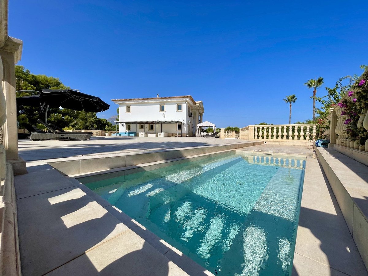 6 Bed Detached Villa in Alicante