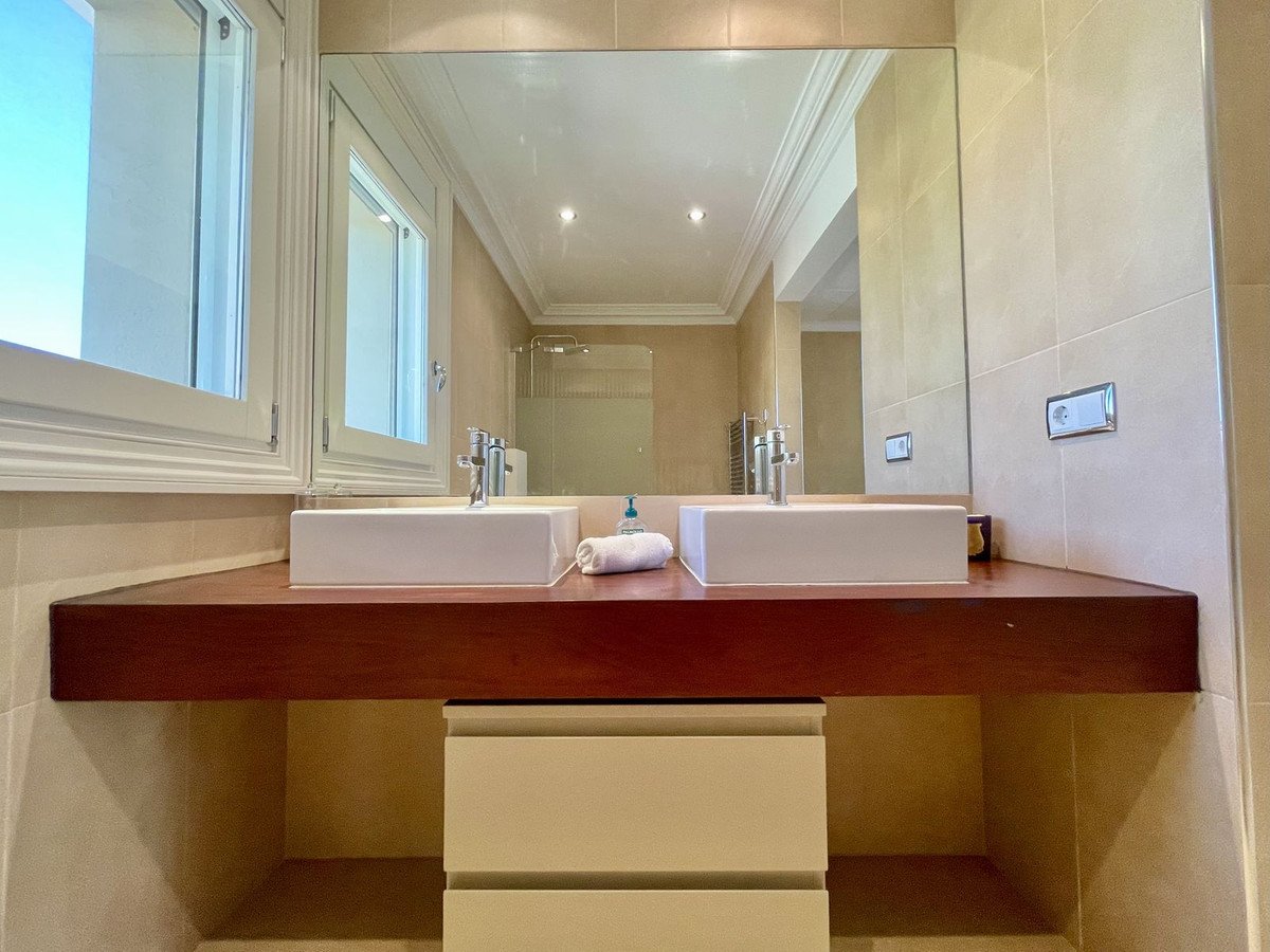 6 Bed Detached Villa in Alicante