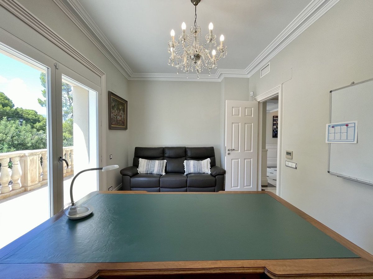 6 Bed Detached Villa in Alicante