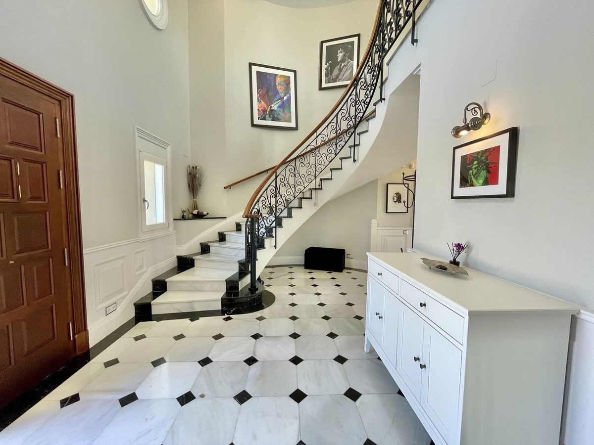 6 Bed Detached Villa in Alicante