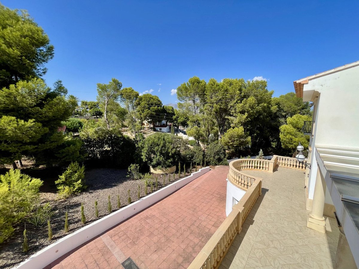 6 Bed Detached Villa in Alicante