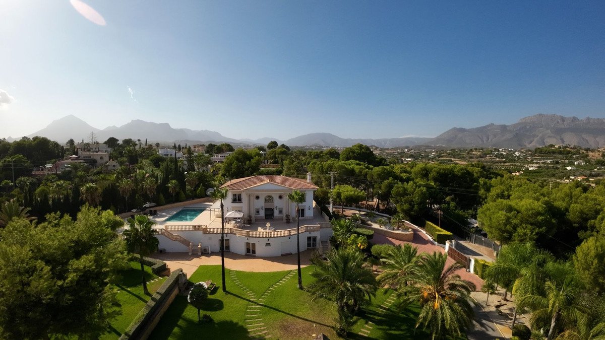 6 Bed Detached Villa in Alicante