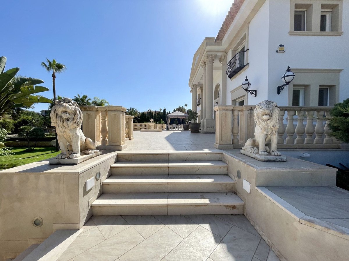 6 Bed Detached Villa in Alicante