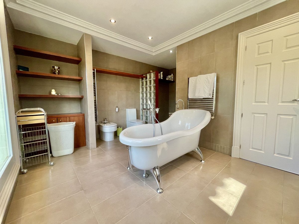 6 Bed Detached Villa in Alicante