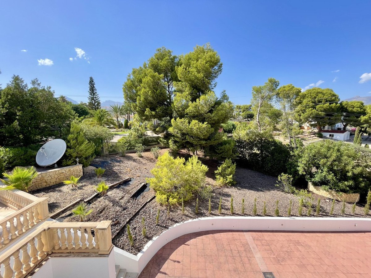6 Bed Detached Villa in Alicante