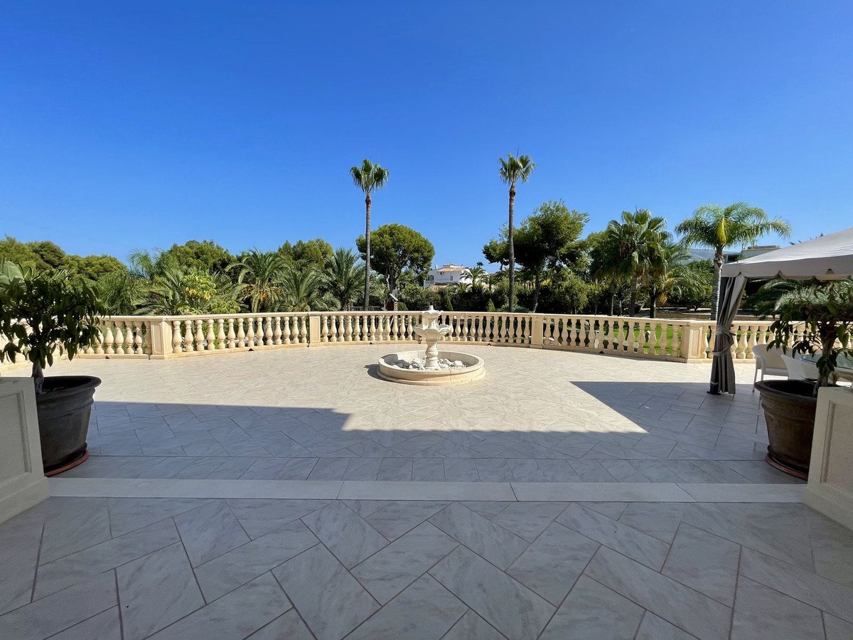 6 Bed Detached Villa in Alicante