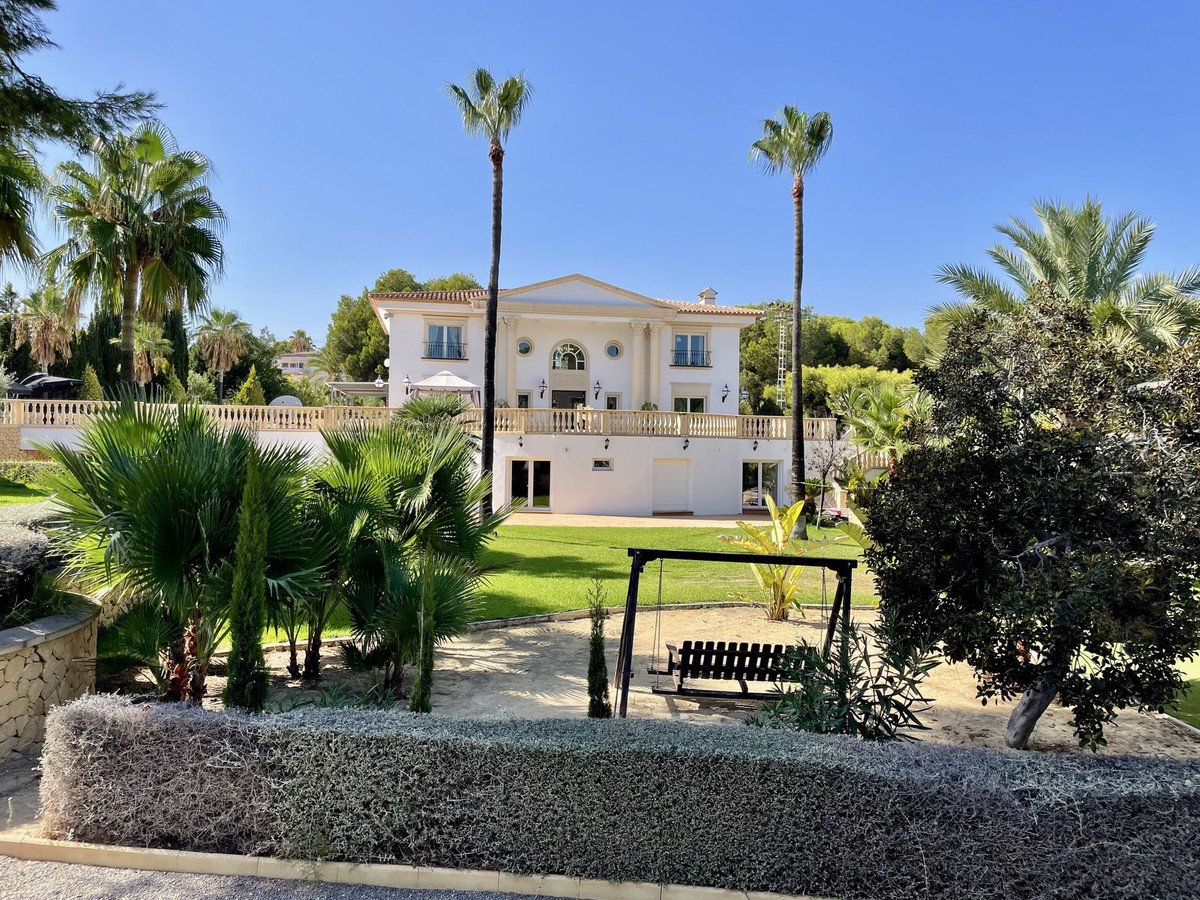 6 Bed Detached Villa in Alicante