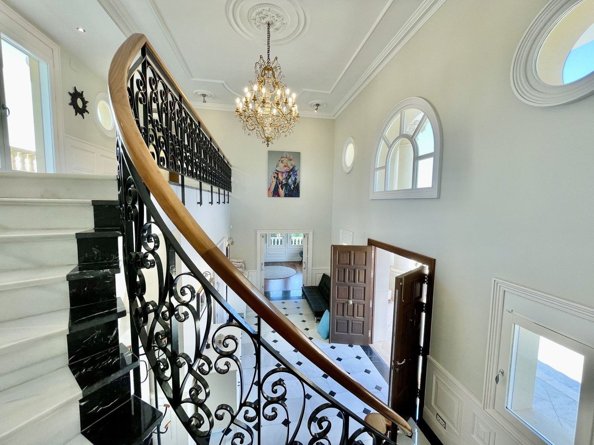 6 Bed Detached Villa in Alicante