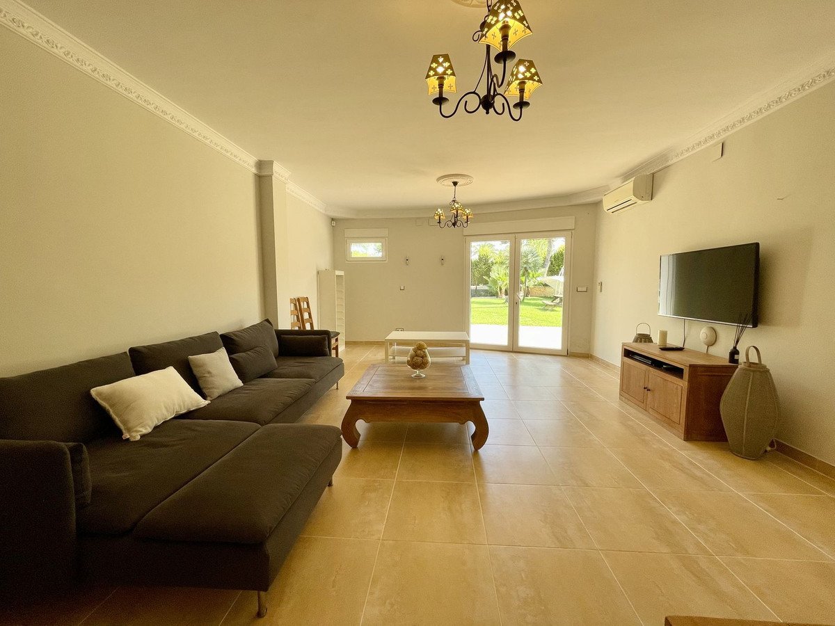 6 Bed Detached Villa in Alicante