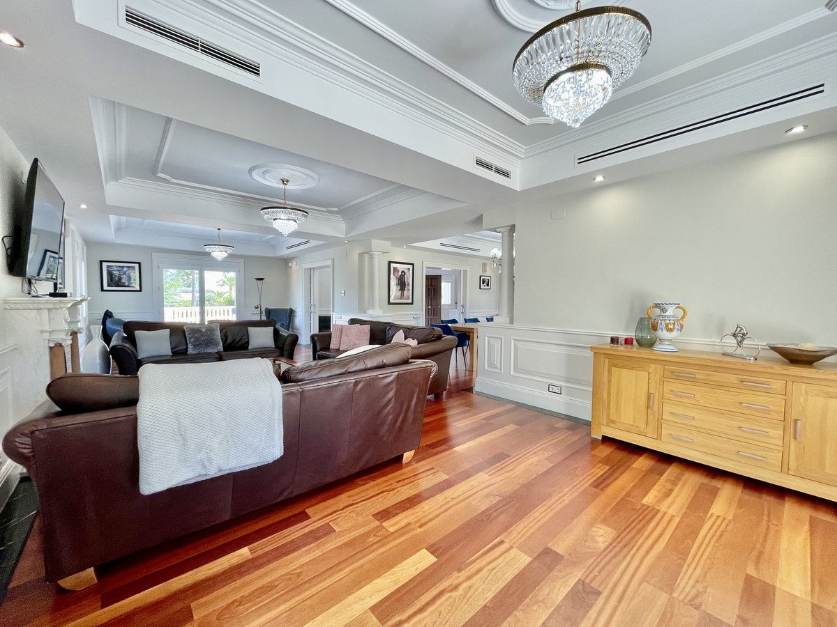 6 Bed Detached Villa in Alicante