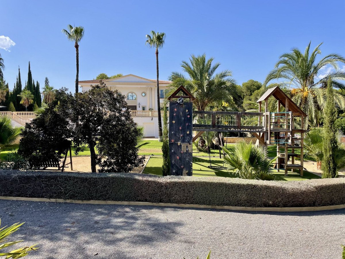 6 Bed Detached Villa in Alicante