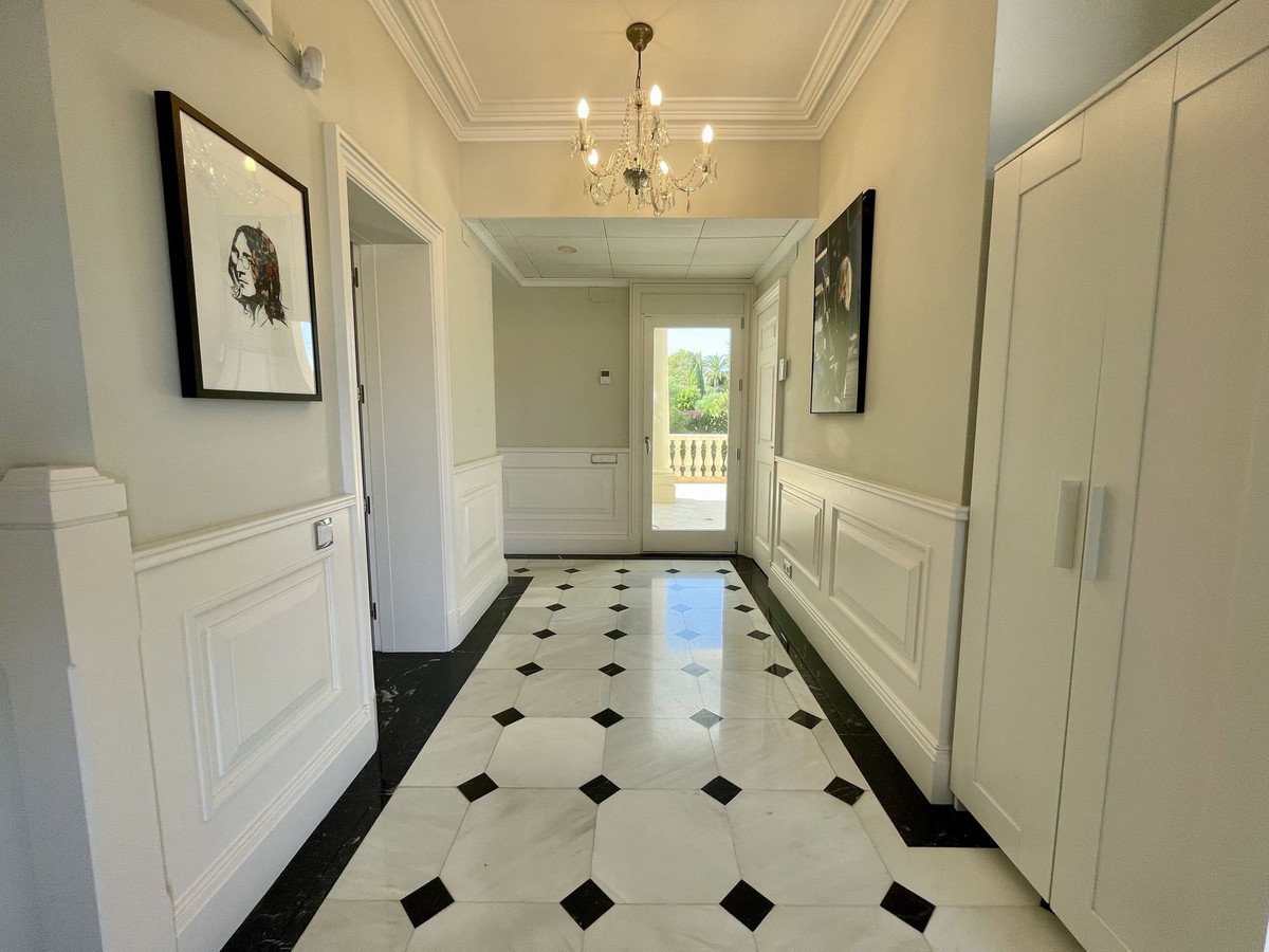 6 Bed Detached Villa in Alicante